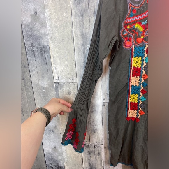 Johnny Was Biya Embroidered Tunic Top in Grey Multicolor Size Medium. - Picture 7 of 12